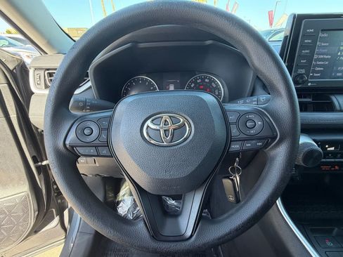 Used 2022 Toyota RAV4 LE FWD image 19