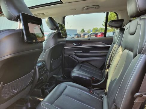 Used 2023 Jeep Grand Cherokee L Limited w/ Luxury Tech Group II AWD/4WD image 24