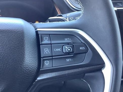 Certified 2023 Jeep Grand Cherokee Laredo AWD/4WD image 28