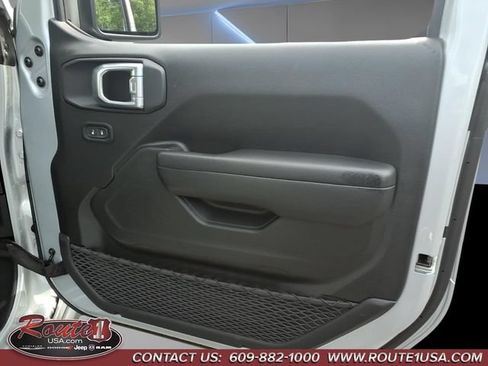 Used 2024 Jeep Wrangler Unlimited AWD/4WD image 16