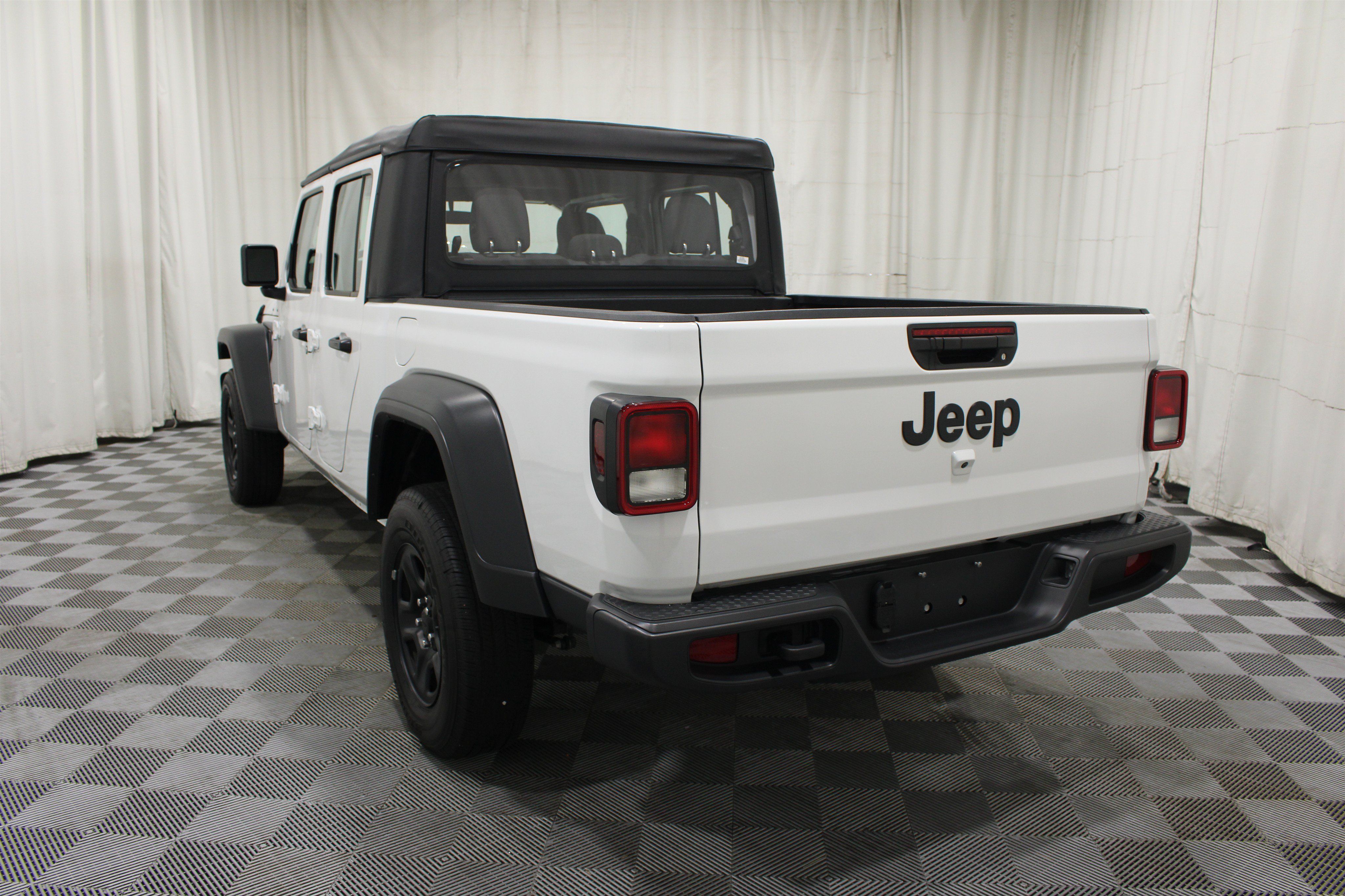 Used 2025 Jeep Gladiator Sport AWD/4WD image 29