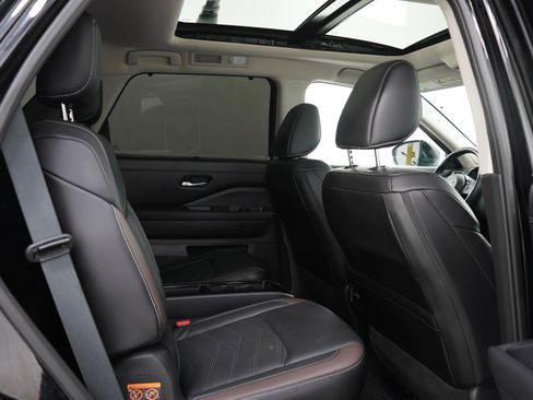 Used 2024 Nissan Pathfinder Platinum AWD/4WD image 14