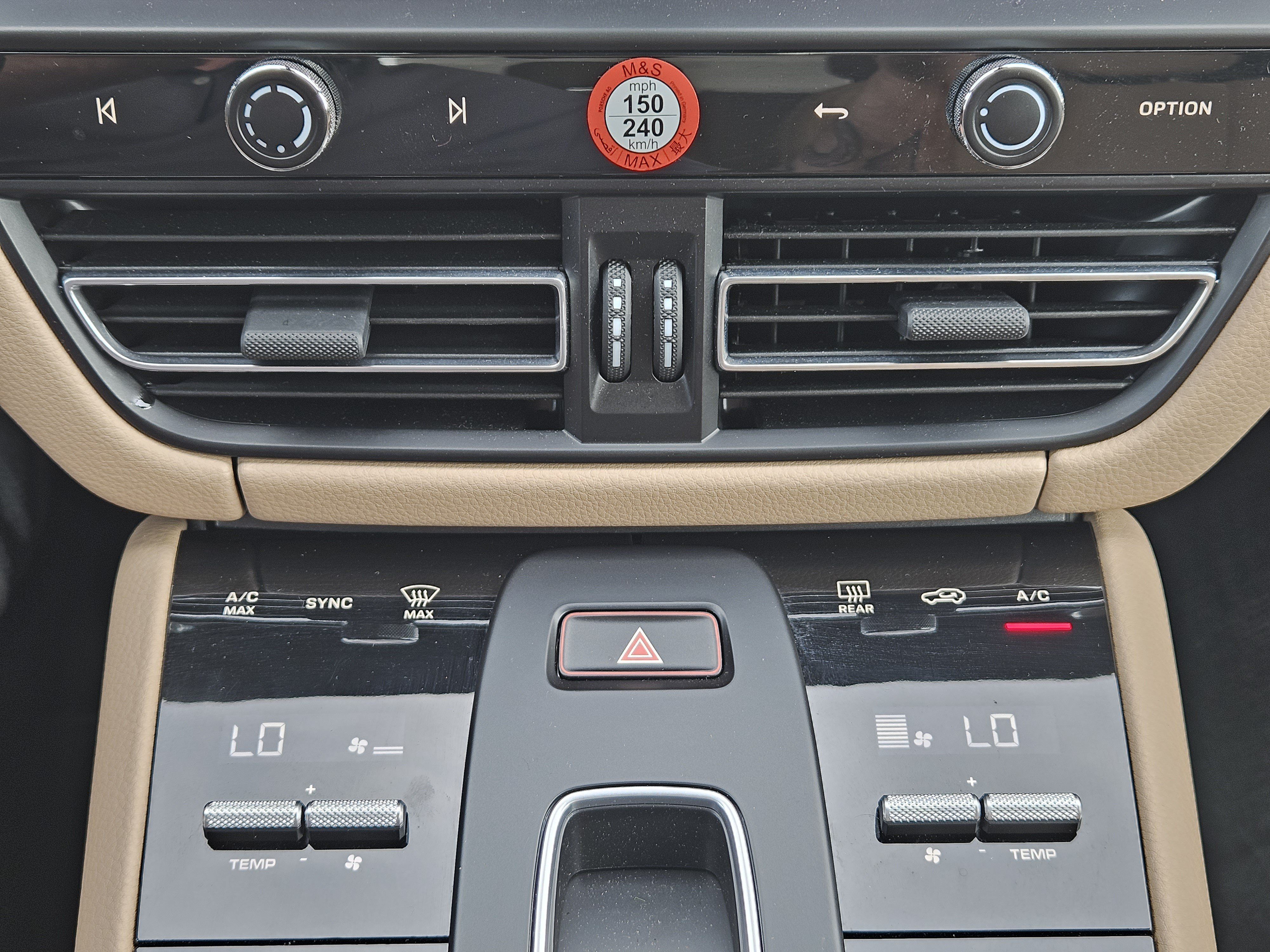 Certified 2026 Porsche Macan AWD/4WD image 19