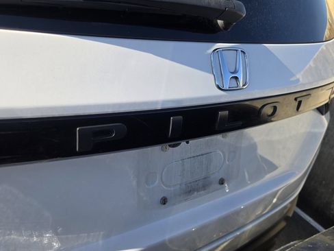 Used 2024 Honda Pilot LX image 11