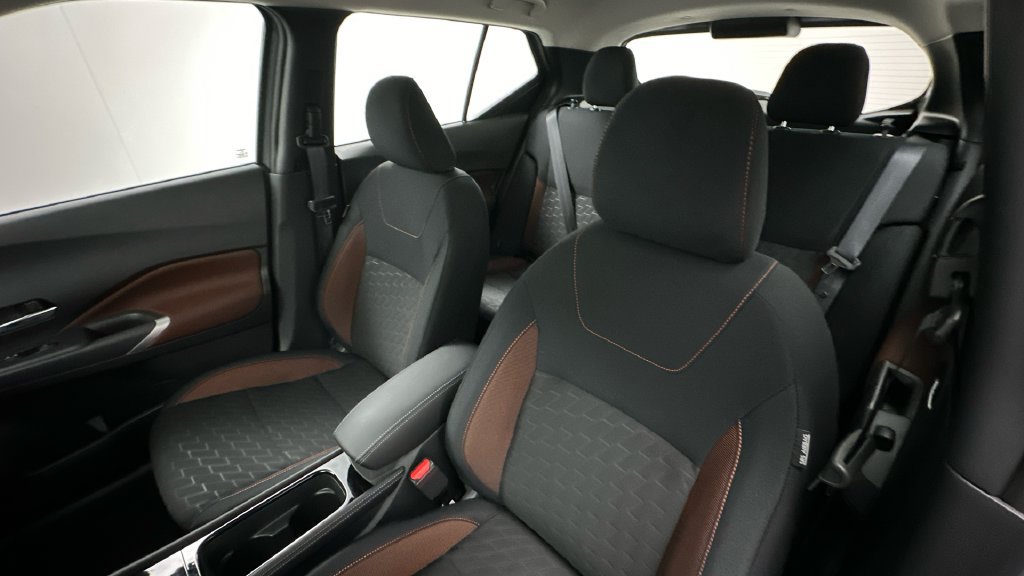 Certified 2024 Nissan Kicks SR FWD image 9