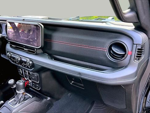 Used 2024 Jeep Gladiator Rubicon AWD/4WD image 17