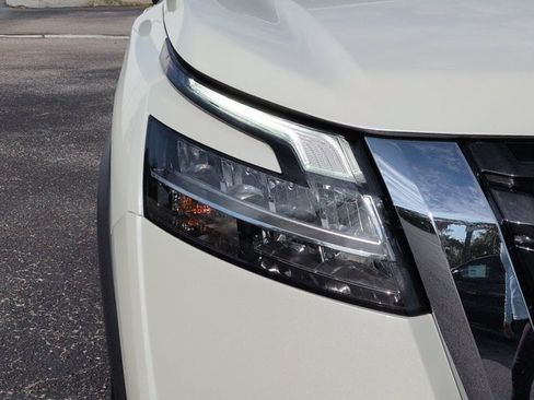 Certified 2022 Nissan Pathfinder SV FWD image 10