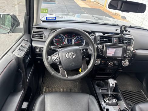Used 2017 Toyota 4Runner TRD Off-Road Premium AWD/4WD image 2