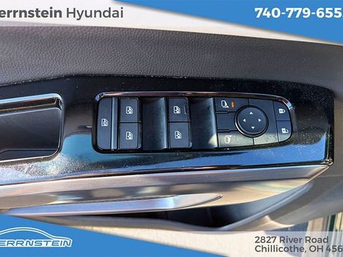 Used 2024 Nissan Pathfinder SL w/ Black Appearance Package AWD/4WD image 15