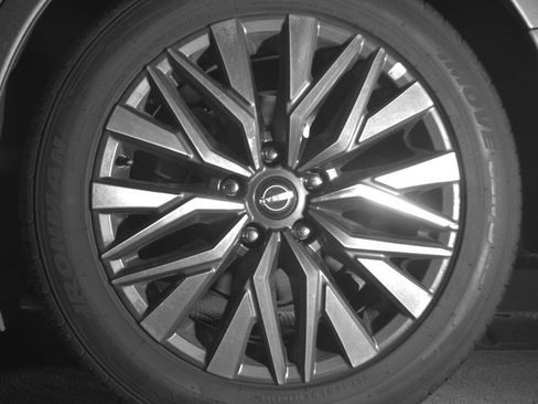 Used 2025 Nissan Altima 2.5 SV FWD image 14