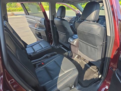 Certified 2019 Toyota Highlander Limited Platinum AWD/4WD image 14