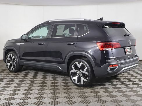 Used 2022 Volkswagen Taos SEL w/ Panoramic Sunroof Package AWD/4WD image 10