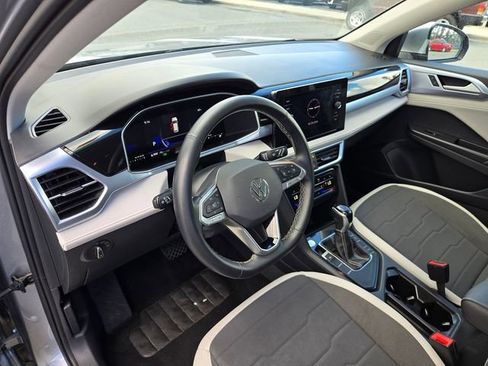 Used 2025 Volkswagen Taos SE FWD image 9
