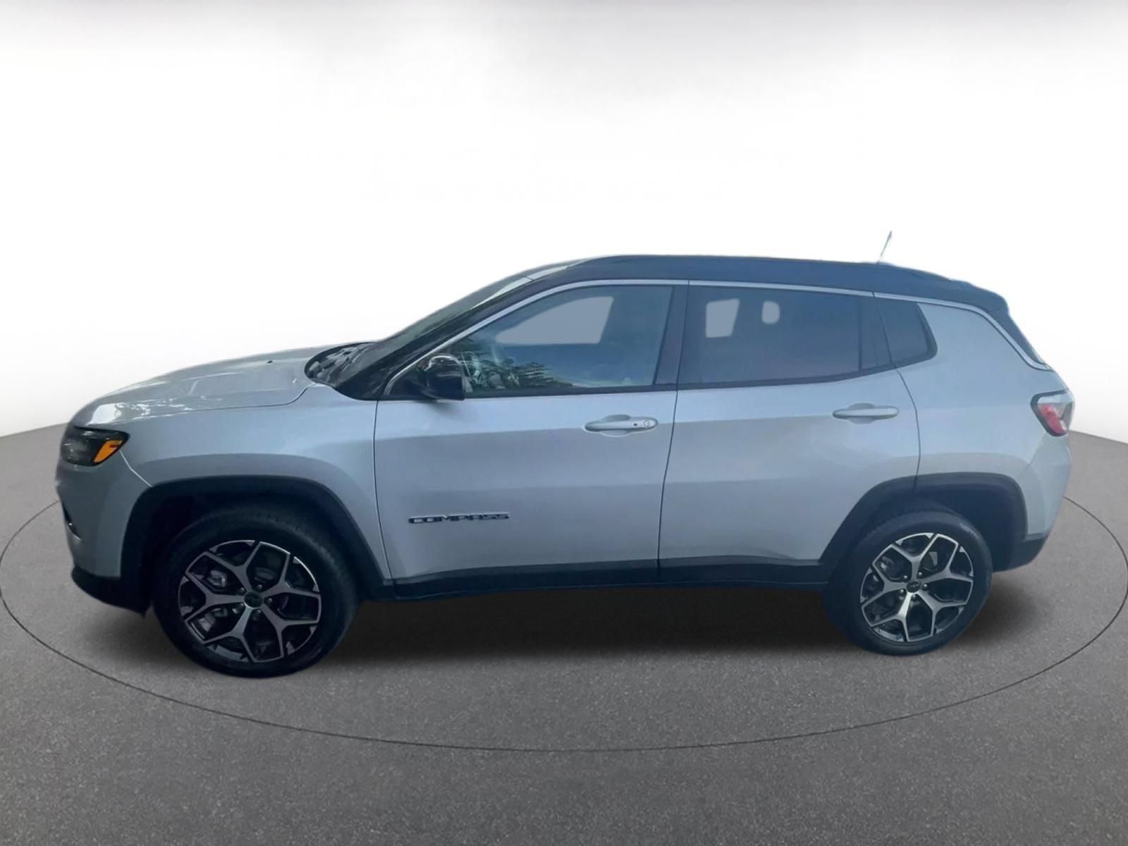 Used 2025 Jeep Compass Limited AWD/4WD image 8