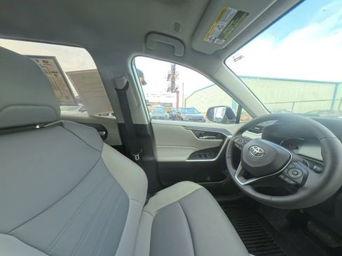Used 2023 Toyota RAV4 XLE Premium image 28