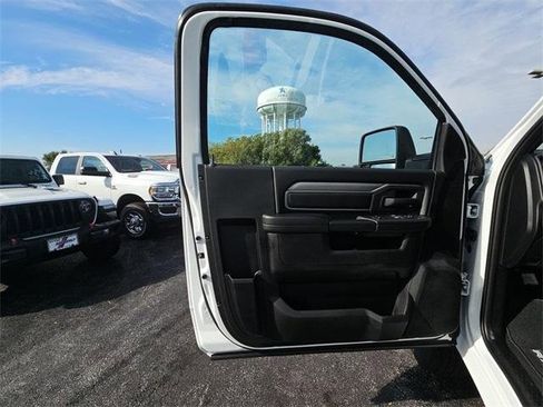 Used 2024 RAM 3500 Tradesman w/ Chrome Appearance Group image 14