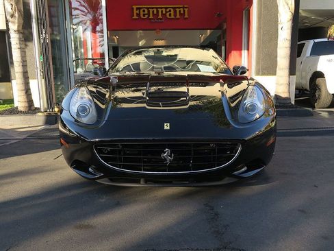 Used 2013 Ferrari California image 3