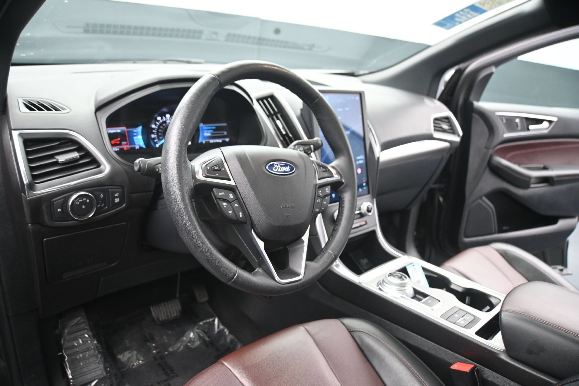 Used 2022 Ford Edge Titanium w/ Equipment Group 301A AWD/4WD image 23