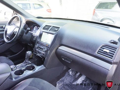Used 2018 Ford Explorer XLT AWD/4WD image 44