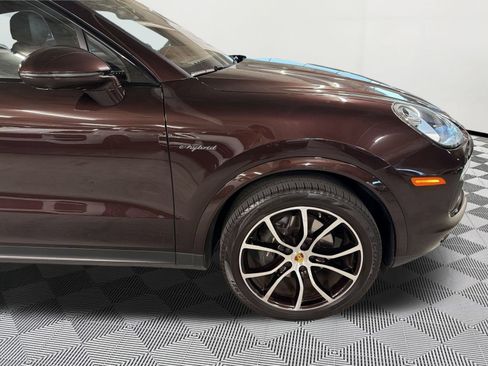 Certified 2023 Porsche Cayenne Platinum Edition AWD/4WD image 12