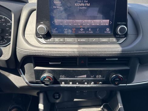 Used 2024 Nissan Rogue SV FWD image 13