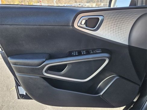Used 2022 Kia Soul LX w/ Technology Package image 29