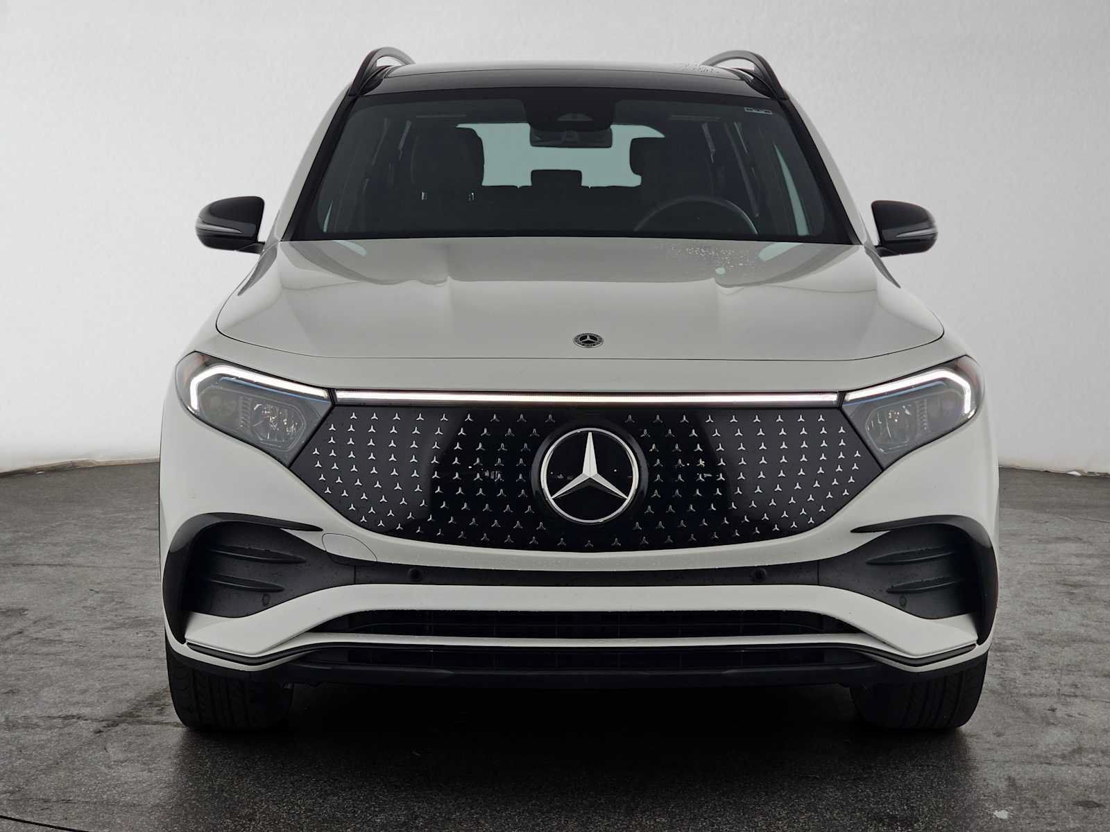Used 2024 Mercedes-Benz EQB 300 4MATIC image 8
