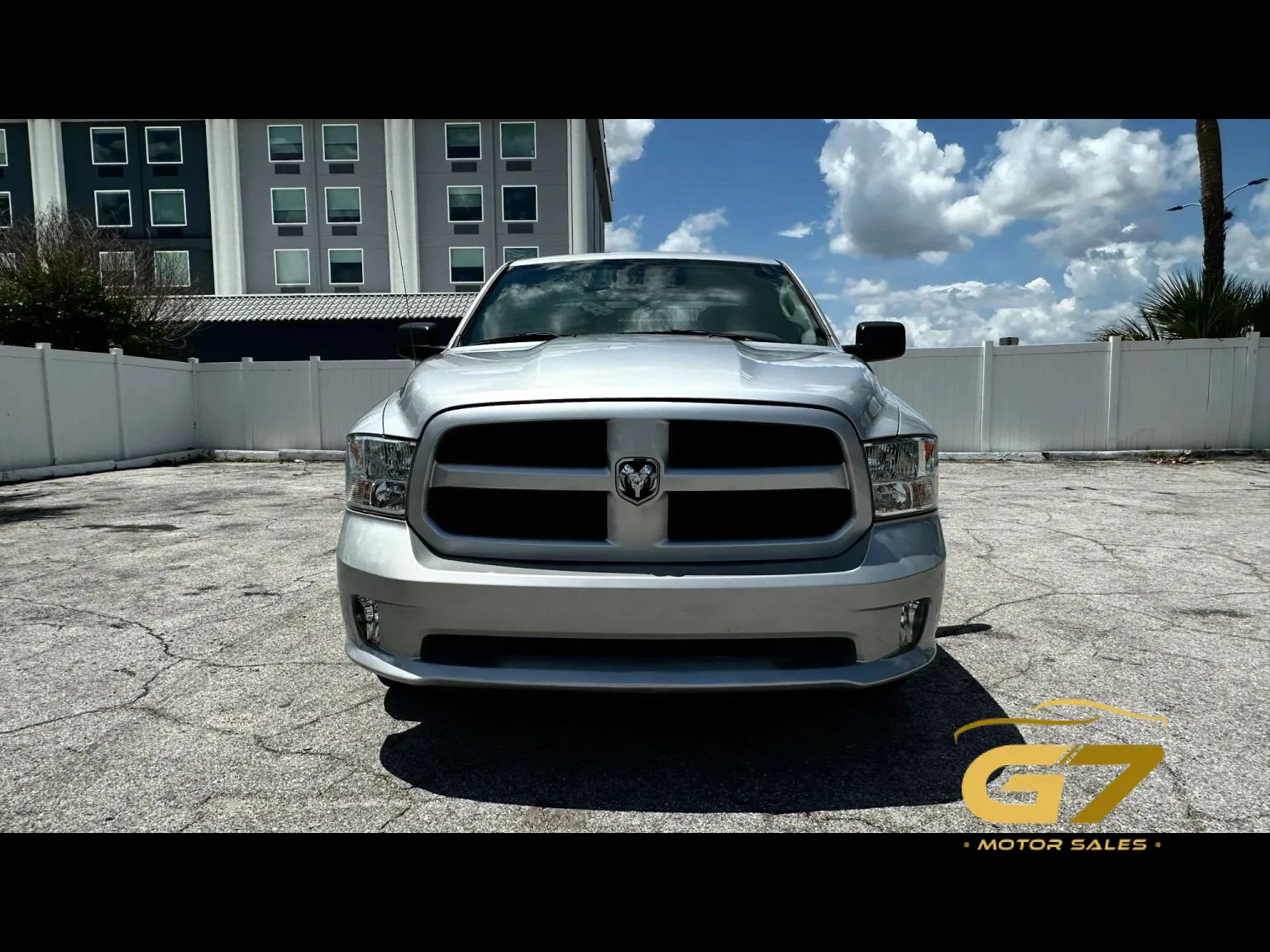 Used 2017 RAM 1500 Express RWD image 2