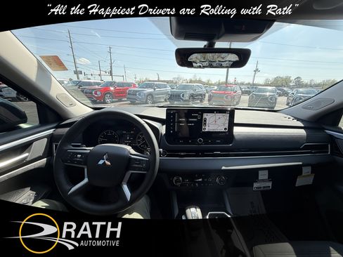 New 2026 Mitsubishi Outlander SE image 15