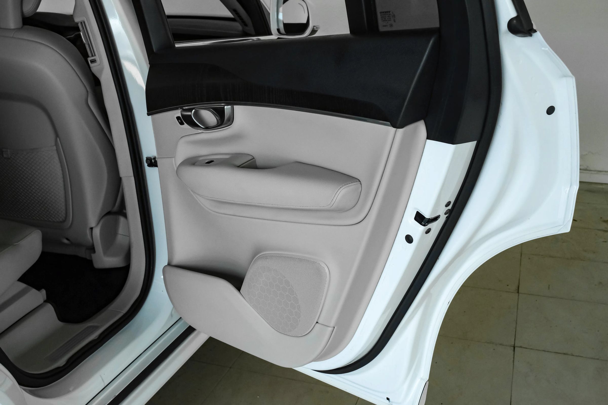 Used 2020 Volvo XC90 T5 Momentum w/ Protection Package Premier FWD image 37