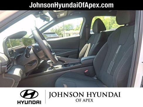 Used 2025 Hyundai Elantra SEL FWD image 12