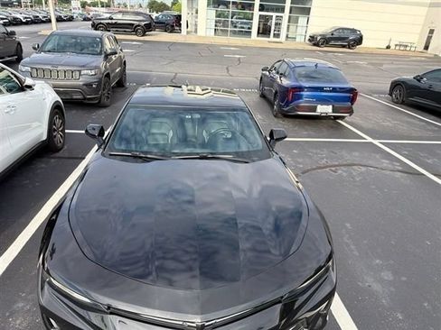 Used 2018 Chevrolet Camaro LT RWD image 3