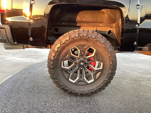 Used 2018 Chevrolet Silverado 1500 LTZ Z71 w/ LTZ Plus Package image 11