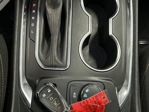 Used 2020 Chevrolet Traverse LT image 37