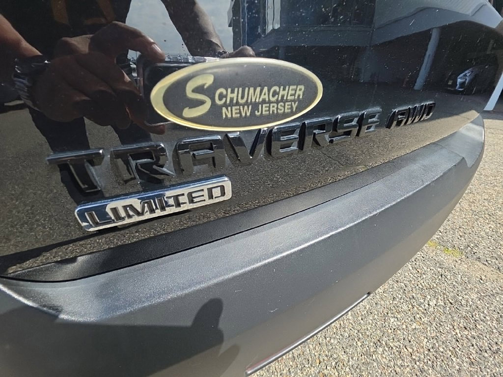 Used 2024 Chevrolet Traverse RS AWD/4WD image 35