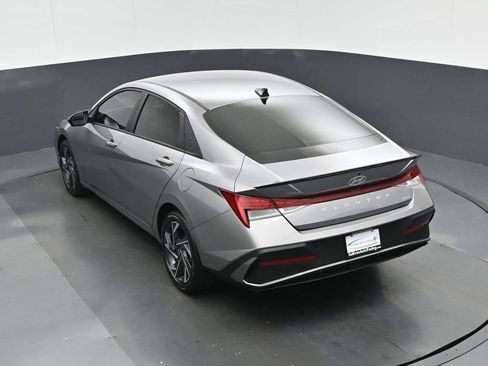 Used 2025 Hyundai Elantra SEL FWD image 59