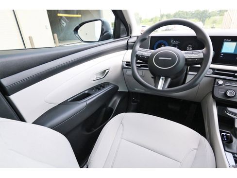 Used 2025 Hyundai Tucson SE FWD image 10