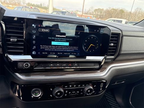 Used 2022 Chevrolet Silverado 1500 LT image 27