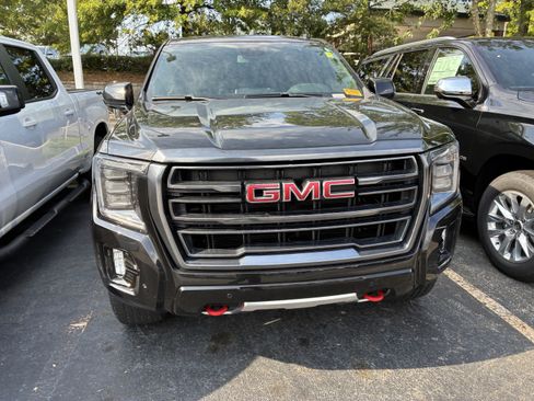 Used 2024 GMC Yukon AT4 AWD/4WD image 2