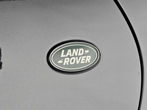 Used 2024 Land Rover Discovery Metropolitan Edition image 13