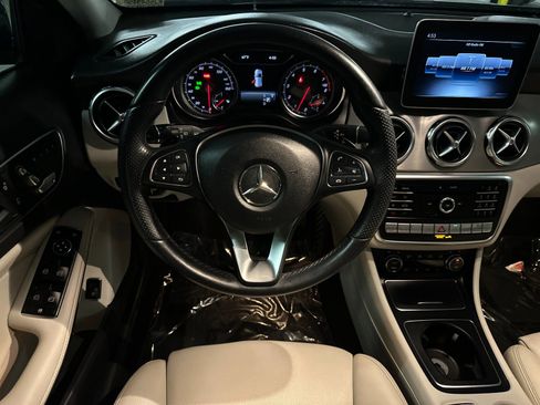 Used 2019 Mercedes-Benz GLA 250 4MATIC w/ Premium Package image 18