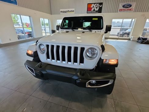 Used 2019 Jeep Wrangler Unlimited Sahara AWD/4WD image 2