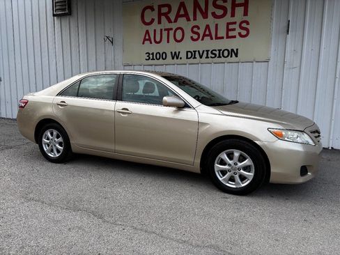 Used 2011 Toyota Camry LE image 4