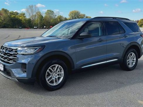 Used 2025 Ford Explorer Active image 4