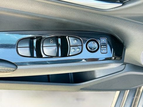 Used 2024 Nissan Altima 2.5 SR FWD image 18