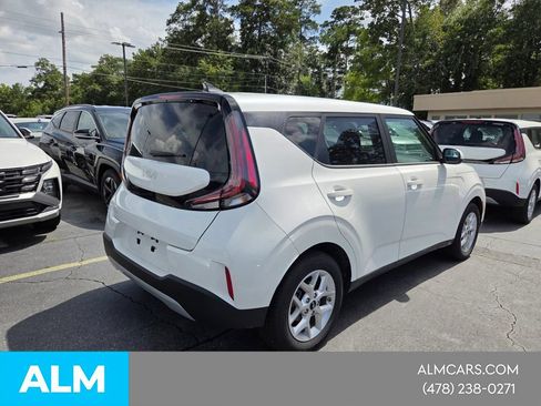 Used 2025 Kia Soul LX w/ LX Technology Package FWD image 12