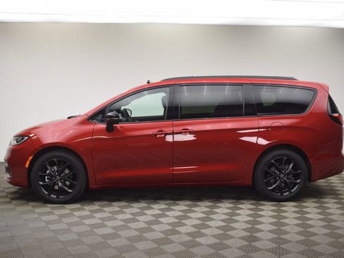 New 2026 Chrysler Pacifica Limited w/ S Appearance Package image 14