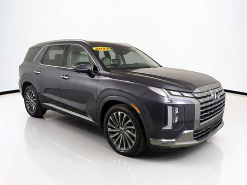 Used 2024 Hyundai Palisade Calligraphy FWD image 2