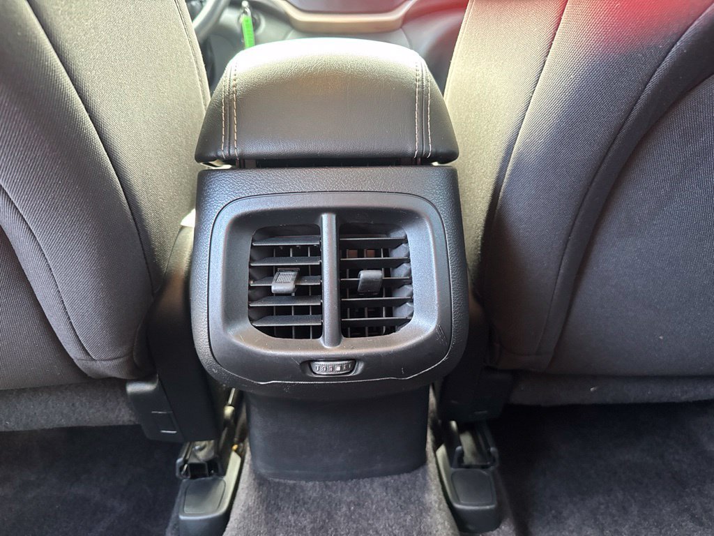Used 2018 Jeep Cherokee Latitude w/ Cold Weather Group FWD image 29