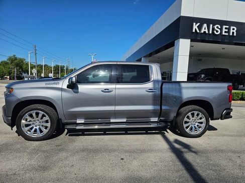 Used 2022 Chevrolet Silverado 1500 High Country w/ Technology Package AWD/4WD image 2